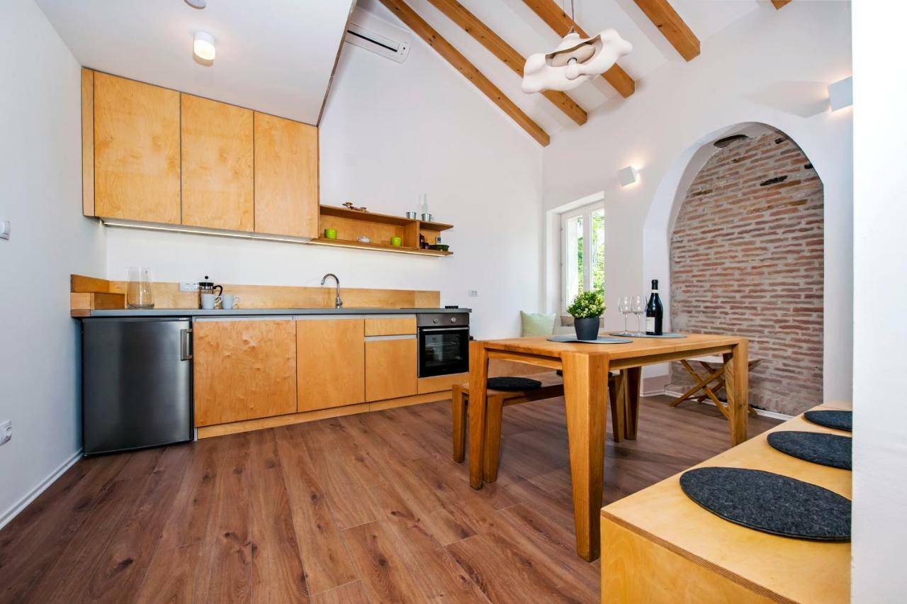 House Graziella Apartment Ровин Екстериор снимка