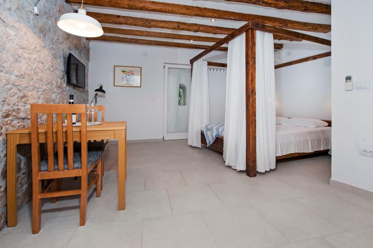 House Graziella Apartment Ровин Екстериор снимка