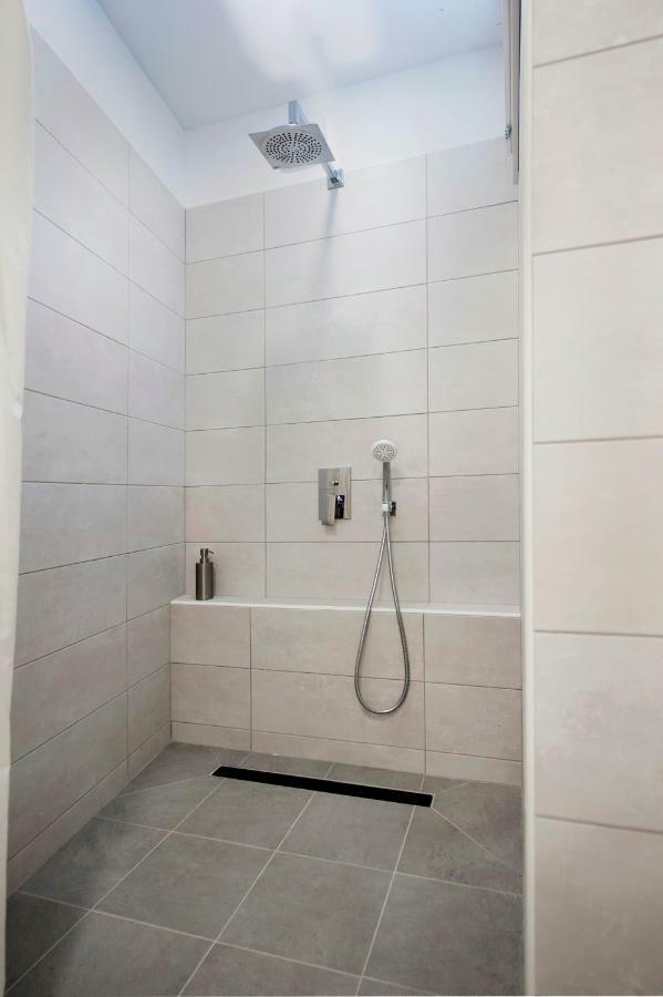 House Graziella Apartment Ровин Екстериор снимка