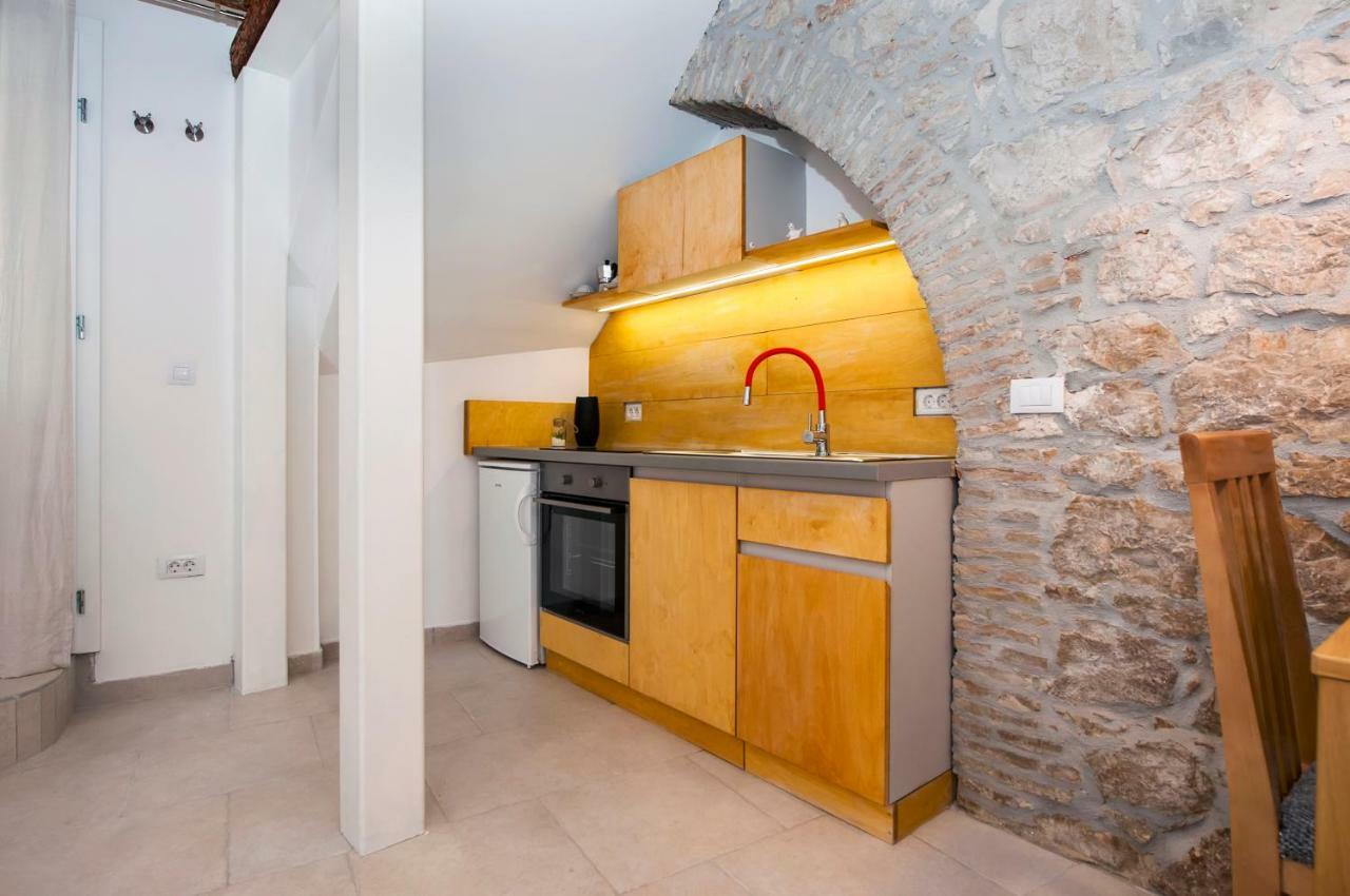 House Graziella Apartment Ровин Екстериор снимка