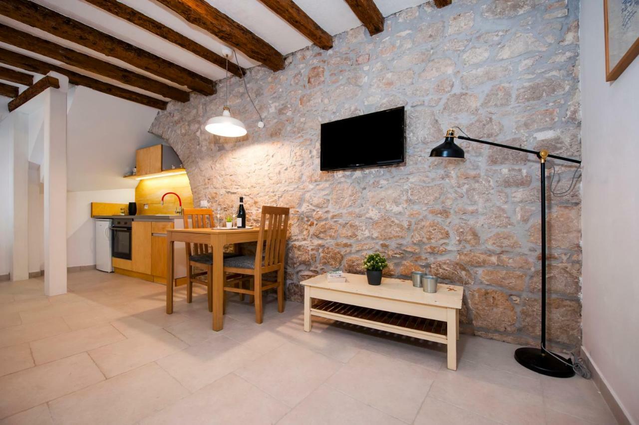 House Graziella Apartment Ровин Екстериор снимка