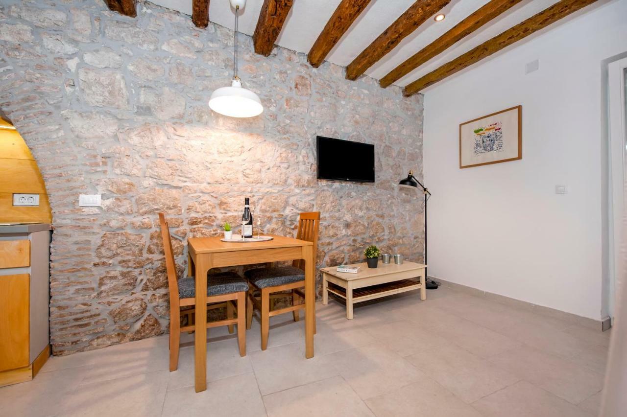 House Graziella Apartment Ровин Екстериор снимка