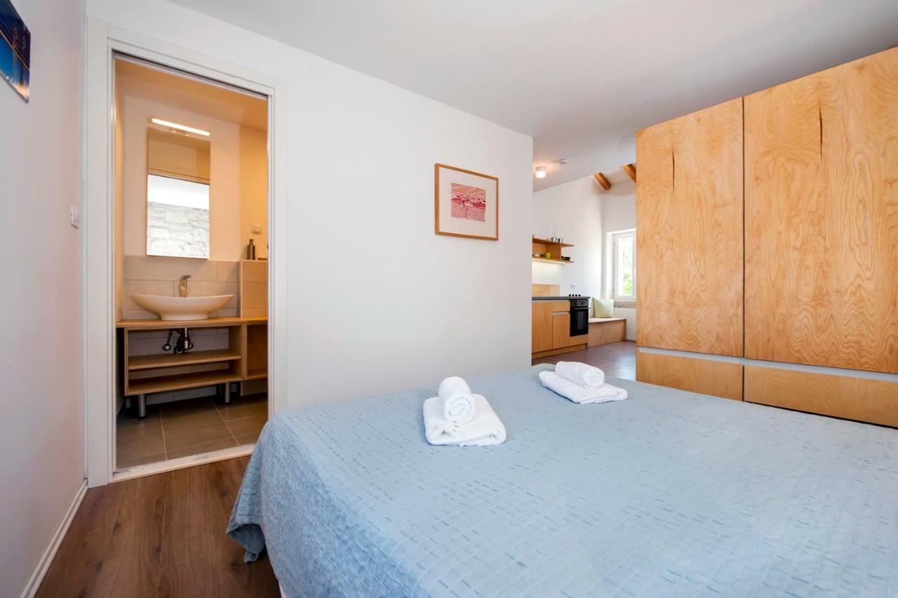 House Graziella Apartment Ровин Екстериор снимка