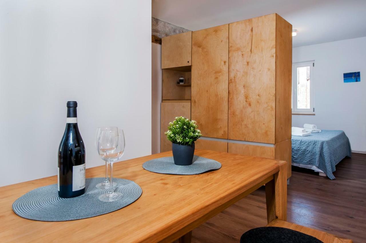 House Graziella Apartment Ровин Екстериор снимка