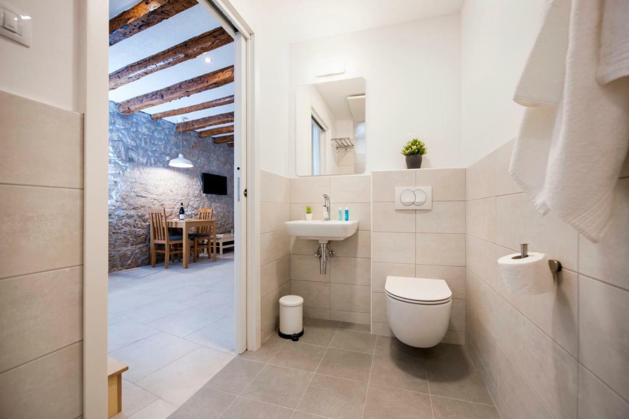 House Graziella Apartment Ровин Екстериор снимка
