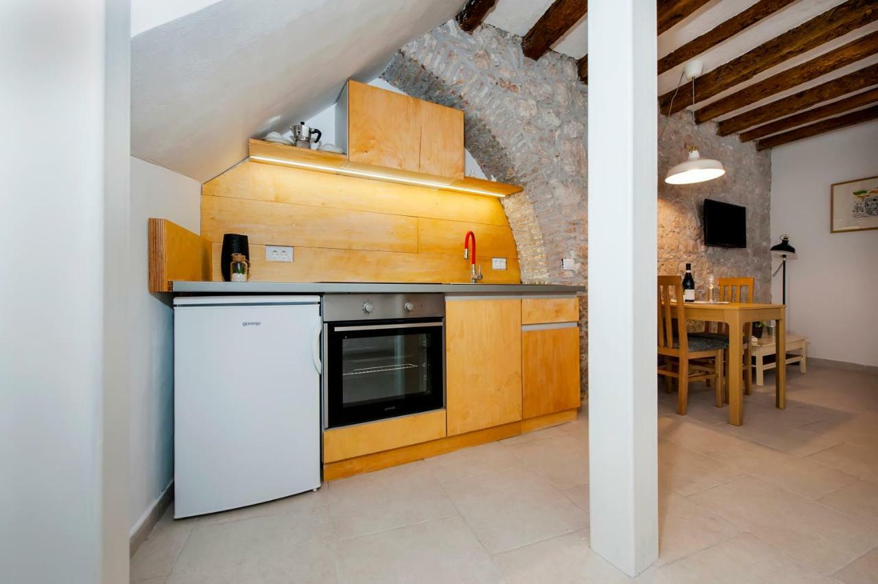House Graziella Apartment Ровин Екстериор снимка