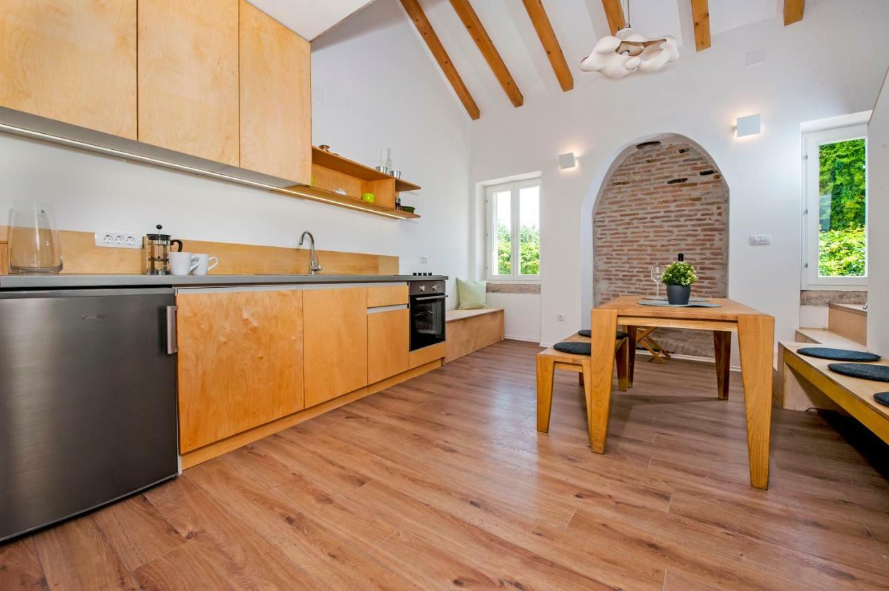 House Graziella Apartment Ровин Екстериор снимка