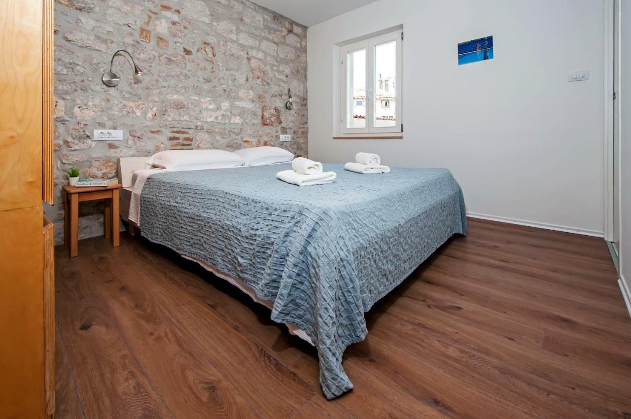 House Graziella Apartment Ровин Екстериор снимка